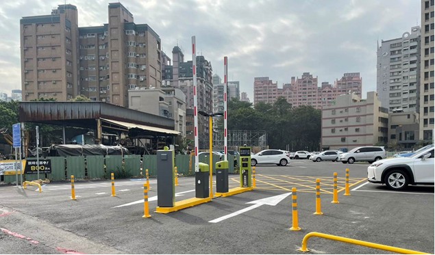 城市車旅左營文恩站停車場