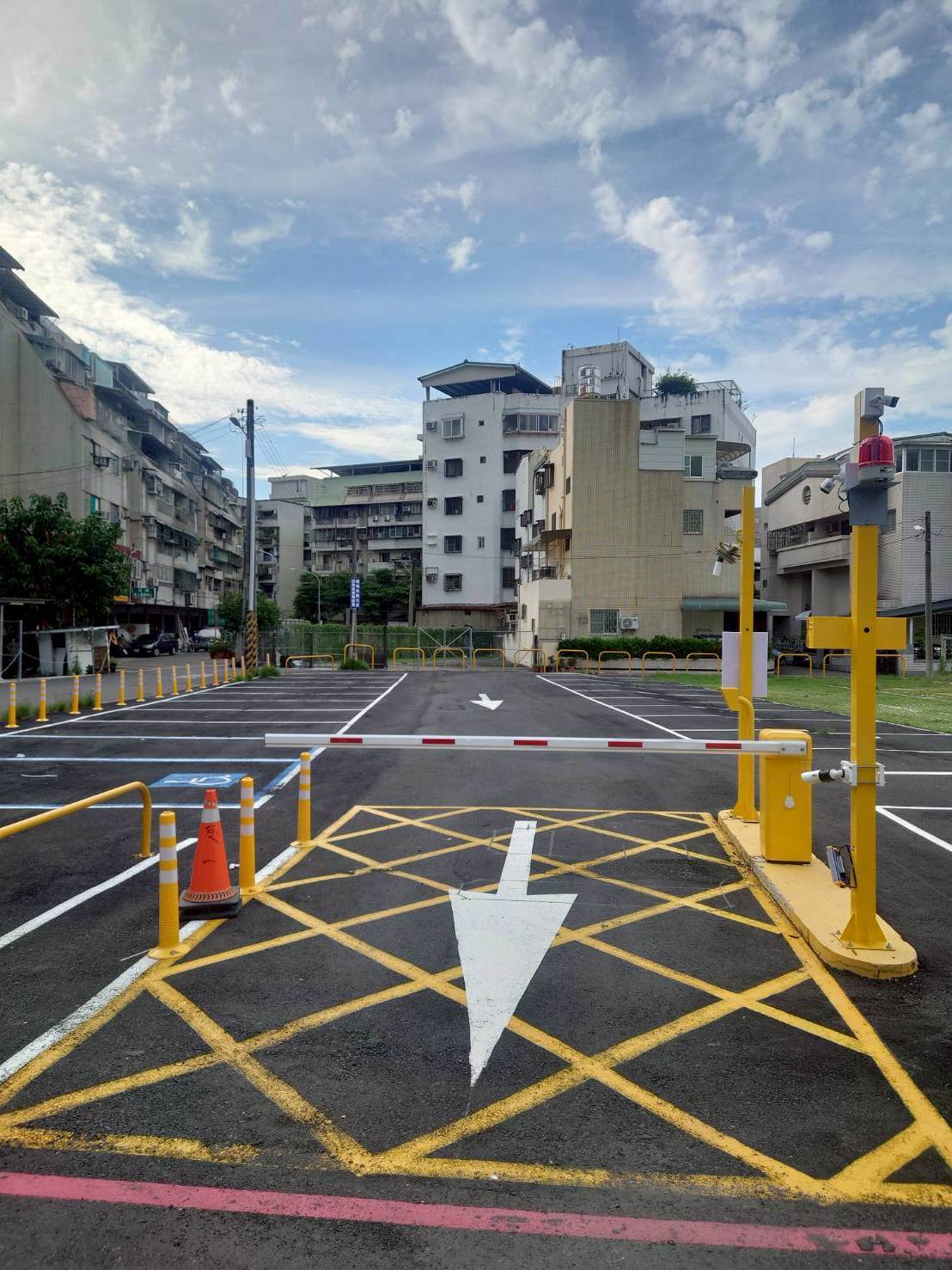 Yishe Fongshan Wuncing Parking Lot