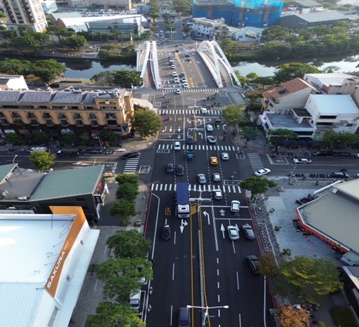 美術東二路左轉附加車道