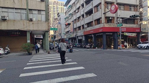 號誌特殊時相 友善行人環境