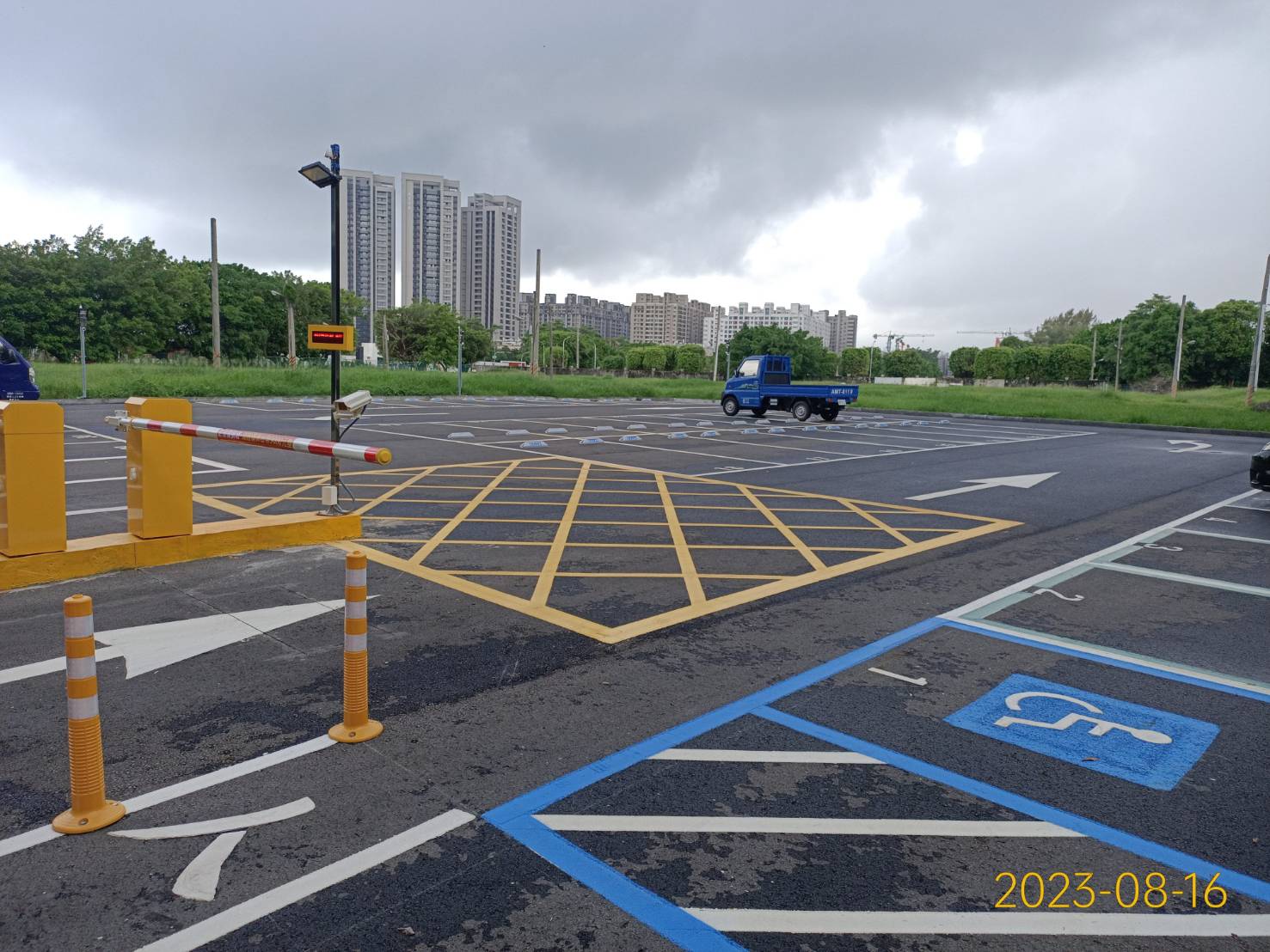 辰淵啟文停車場