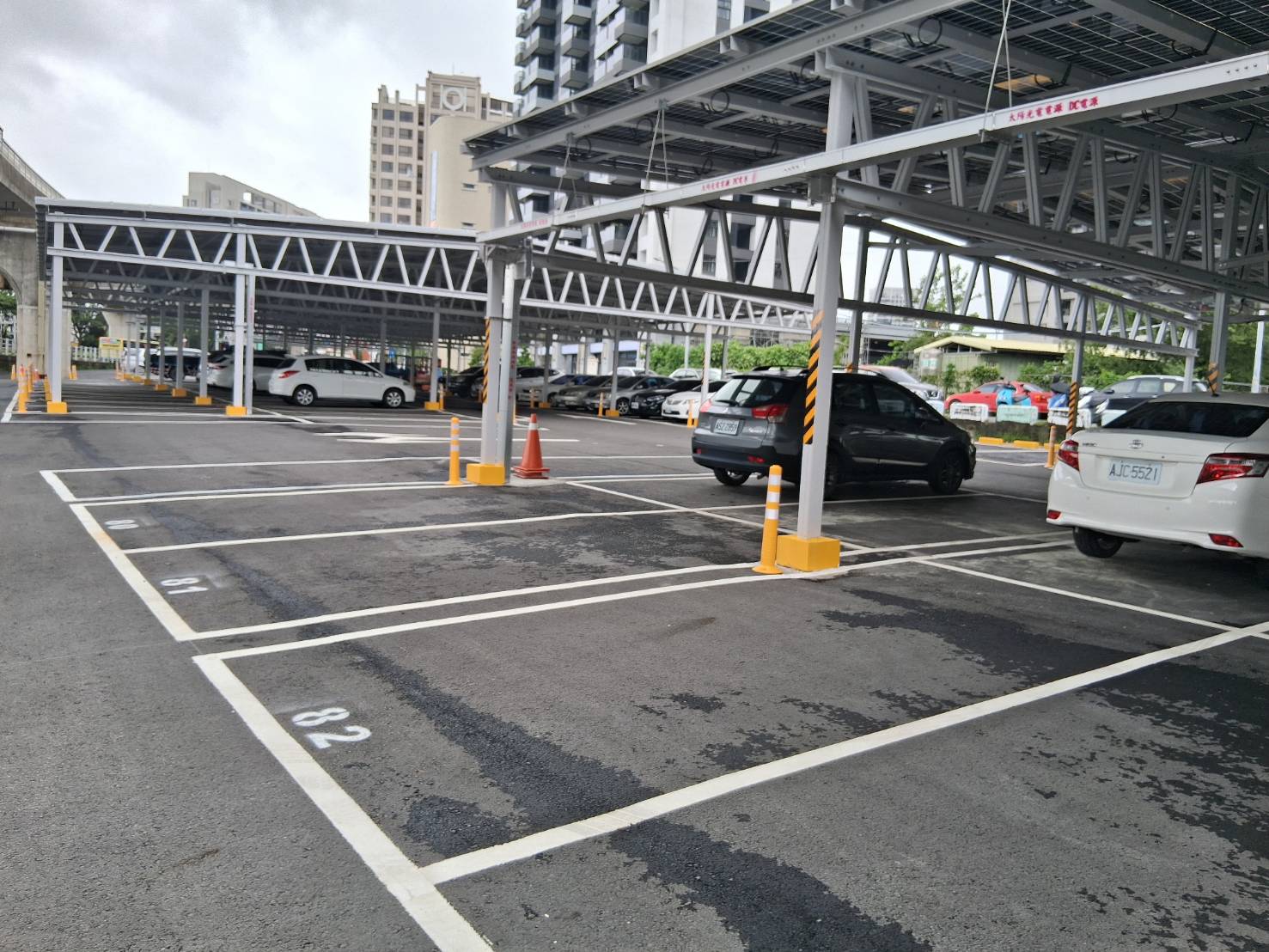 辰淵金富停車場