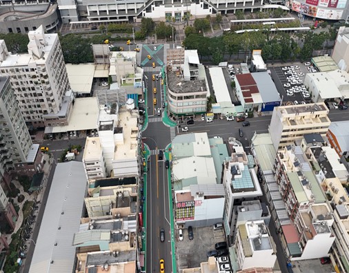 重信路(高鐵路-華夏路)標線型人行道