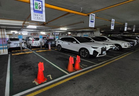 電動車充電設備