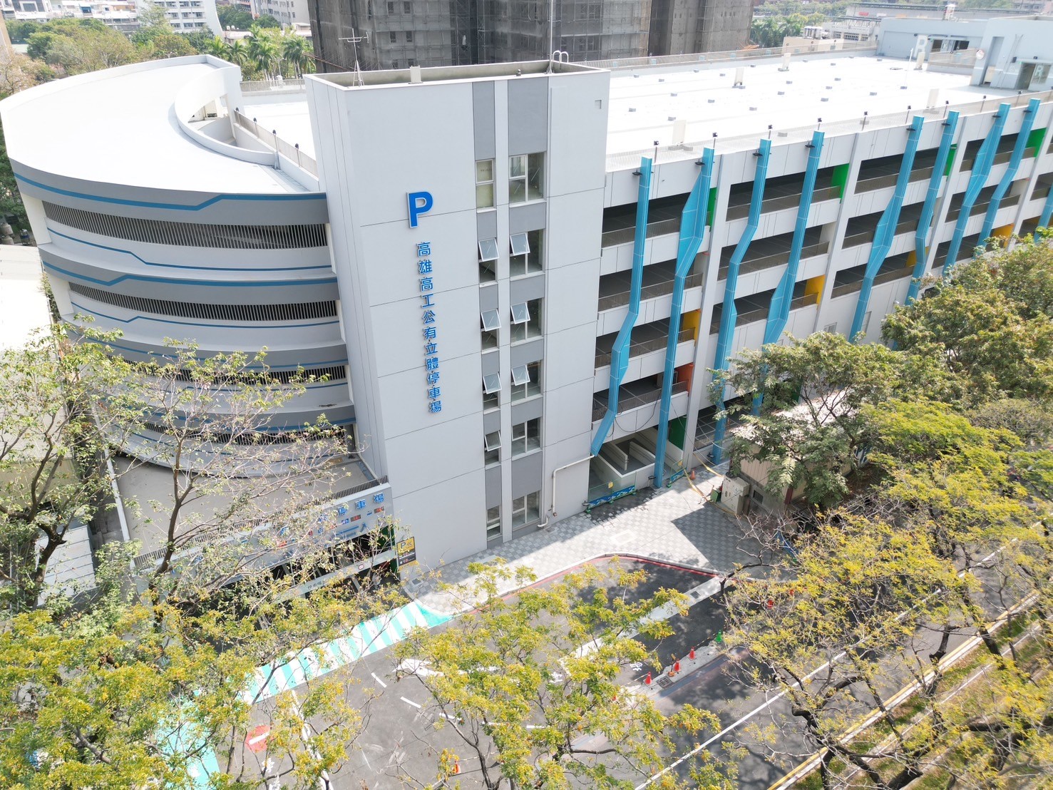 高雄高工附設立體停車場